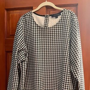 Tommy Hilfiger houndstooth top in 2X.